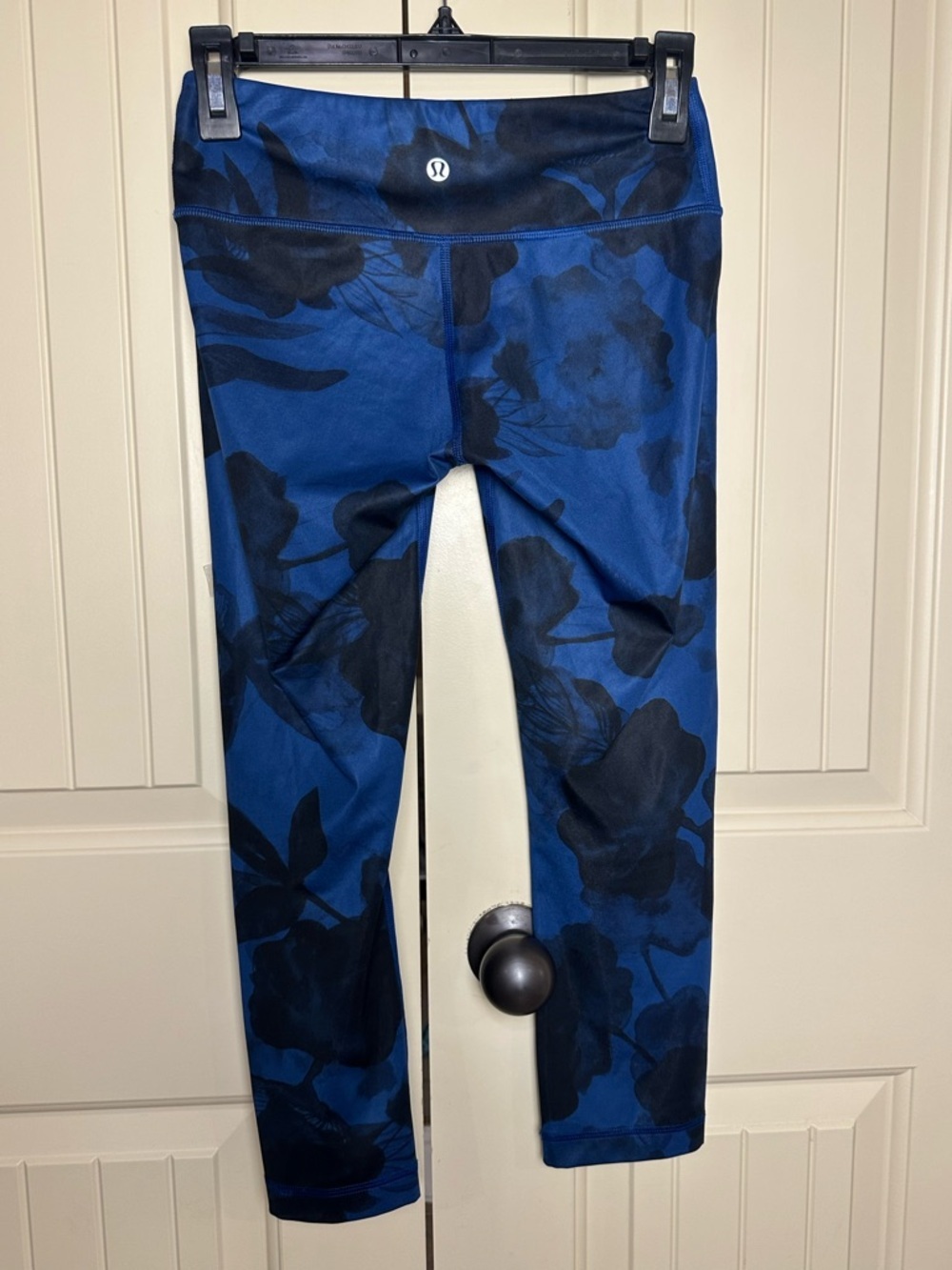Lululemon Womens Size 4 Jumbo Inky Floral Black Inkwell Wonder Under Crop II - Picture 4 of 5